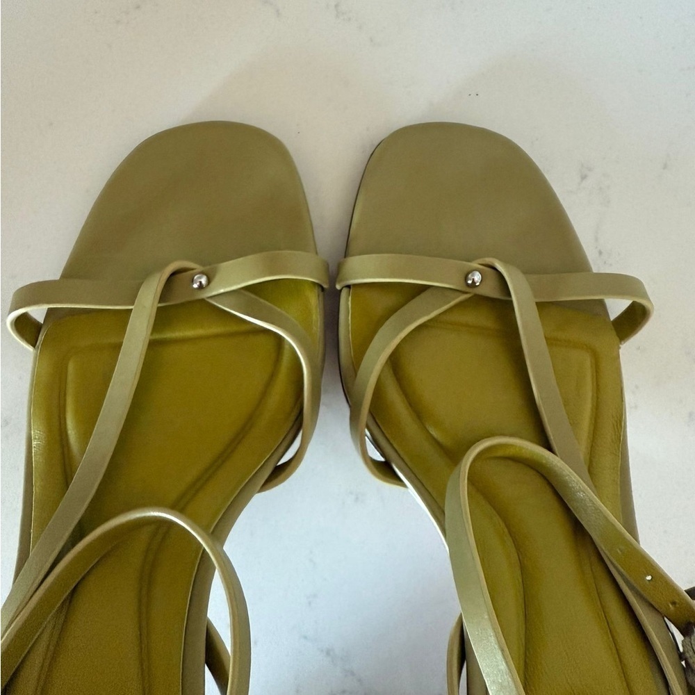 New Vince Marilyn Ankle Strap Sandal in Dried Citrus Size: 6 - Picture 8 of 12